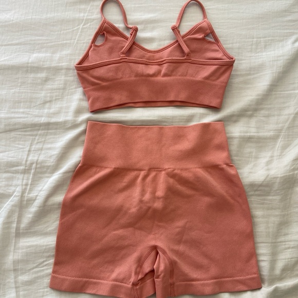 BO&TEE WORKOUT SET - Picture 2 of 3